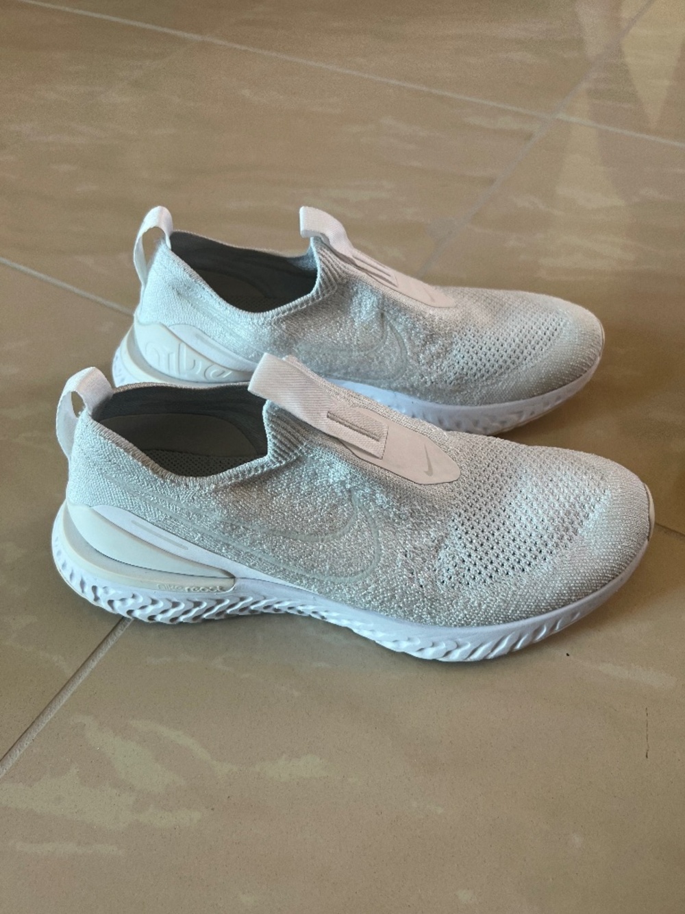 Nike Women’s Size 8.5 Epic Phantom React Flyknit Running Shoes Platinum